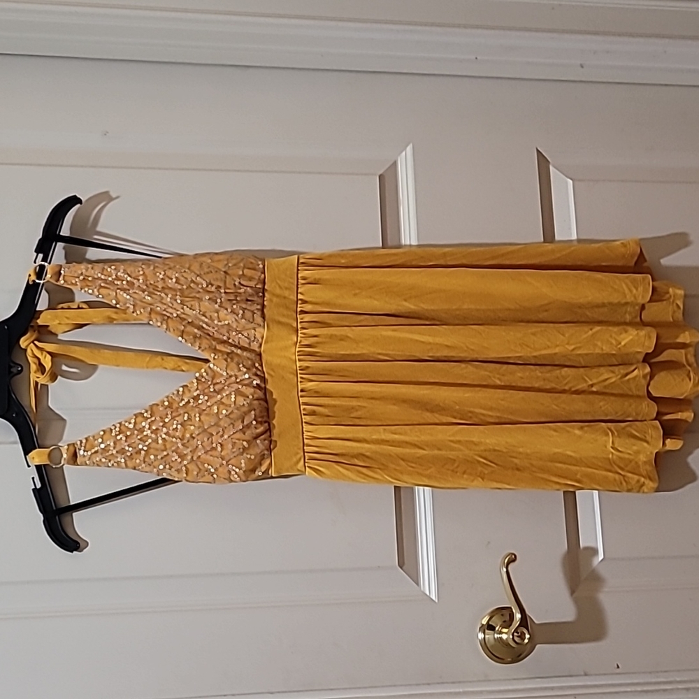 Sz xs Bebe mustard yellow halter dress